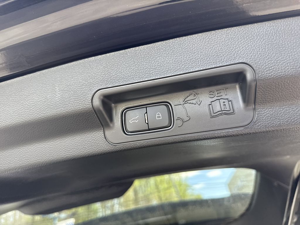 Used 2023 Ford Explorer - photo 5