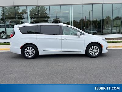 2018 Chrysler Pacifica FWD Minivan for sale #L50561A - photo 1