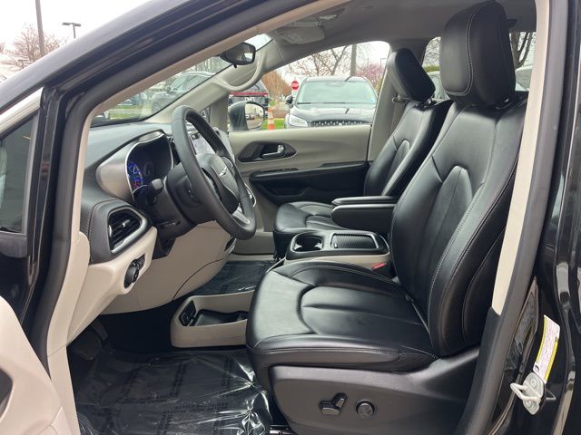 Used 2023 Chrysler Pacifica - photo 24