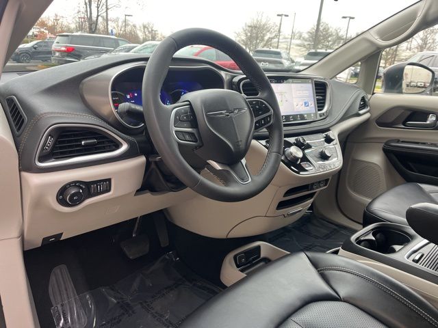 Used 2023 Chrysler Pacifica - photo 25