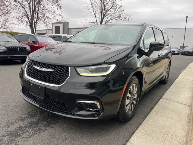 Used 2023 Chrysler Pacifica - photo 5