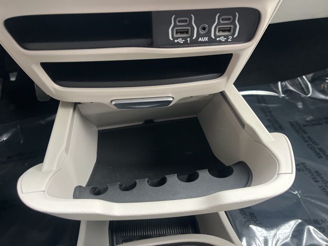 Used 2023 Chrysler Pacifica - photo 34