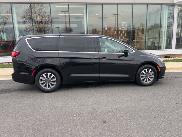 Used 2023 Chrysler Pacifica - photo 11
