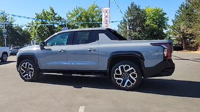 2025 Chevrolet Silverado EV Crew Cab AWD Pickup for sale #250946 - photo 2