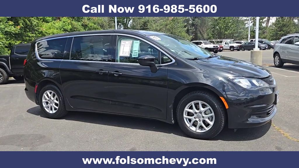 Used 2017 Chrysler Pacifica - photo 2