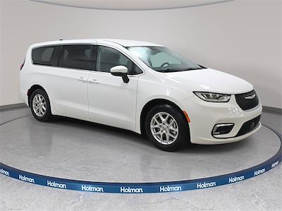 Used 2023 Chrysler Pacifica - photo 1