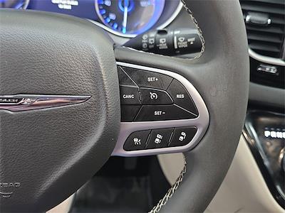 Used 2023 Chrysler Pacifica - photo 1
