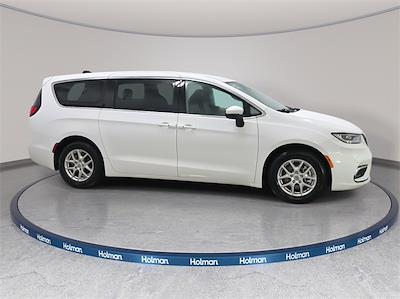 Used 2023 Chrysler Pacifica - photo 1