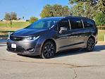 2018 Chrysler Pacifica FWD Minivan for sale #260490A1 - photo 4