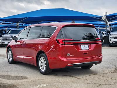 Used 2025 Chrysler Pacifica - photo 1