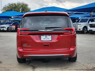 Used 2025 Chrysler Pacifica - photo 1