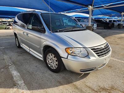 Used 2007 Chrysler Town and Country - photo 1