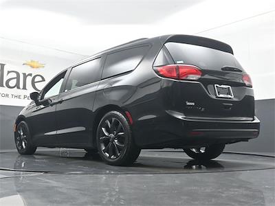 2019 Chrysler Pacifica FWD Minivan for sale #HCV251624A - photo 2