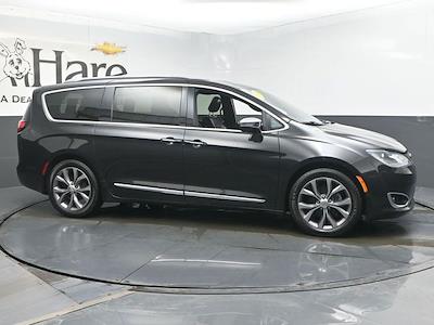 Used 2019 Chrysler Pacifica - photo 1