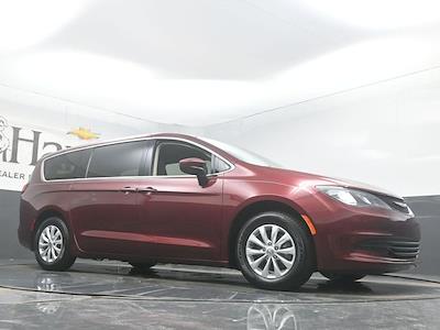 Used 2017 Chrysler Pacifica - photo 1