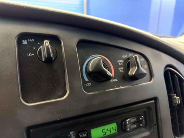 Used 2007 Ford E-250 - photo 23