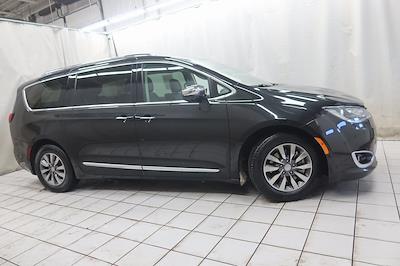 Used 2019 Chrysler Pacifica Limited Minivan for sale #TR120954B - photo 1