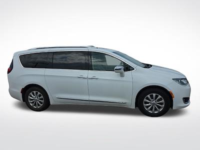 2017 Chrysler Pacifica FWD Minivan for sale #TU071187B - photo 2