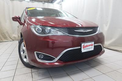 Used 2017 Chrysler Pacifica - photo 1