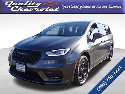 Used 2022 Chrysler Pacifica Touring L Minivan for sale #33278 - photo 1