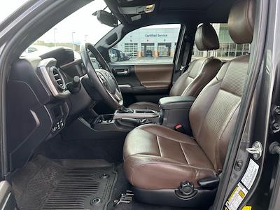 Used 2017 Toyota Tacoma - photo 1