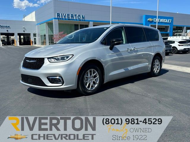 Used 2024 Chrysler Pacifica - photo 1