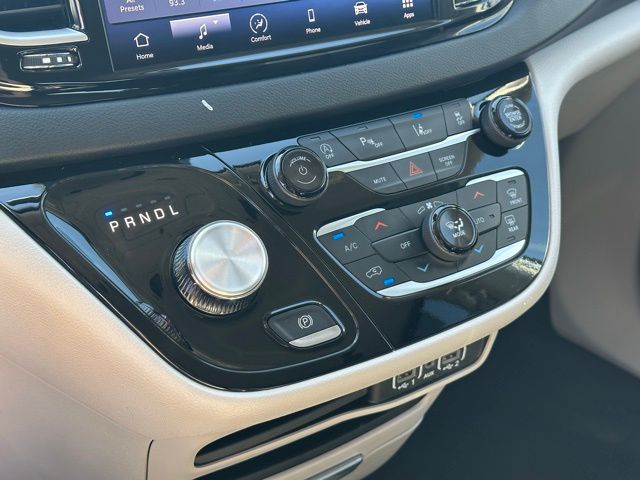 Used 2024 Chrysler Pacifica - photo 13