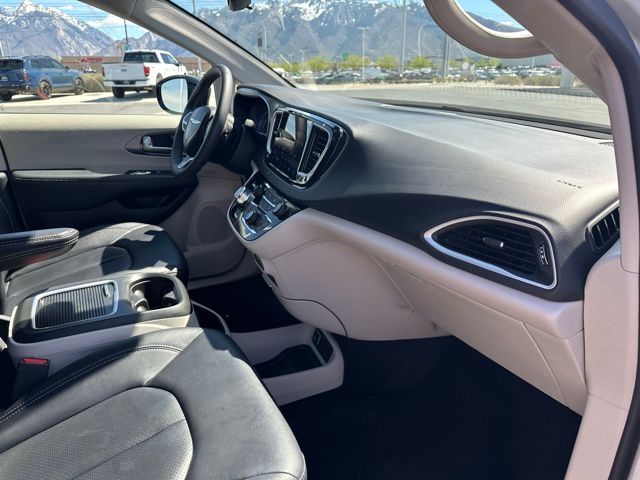 Used 2024 Chrysler Pacifica - photo 22