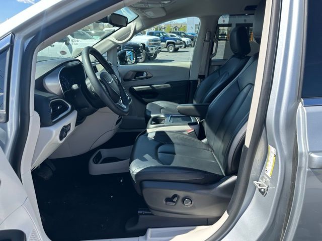 Used 2024 Chrysler Pacifica - photo 5