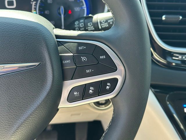 Used 2024 Chrysler Pacifica - photo 8