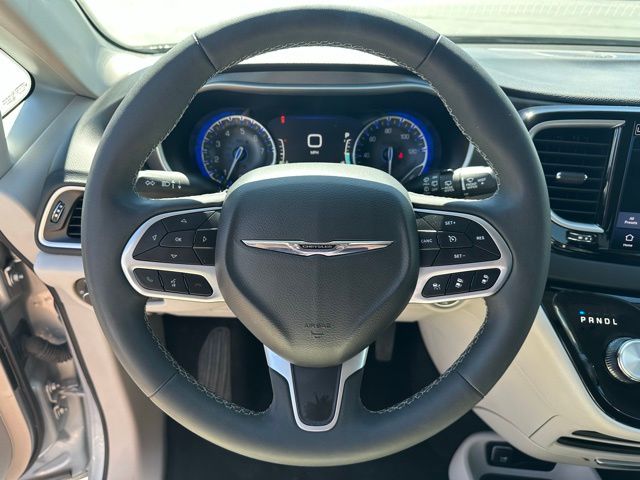 Used 2024 Chrysler Pacifica - photo 9