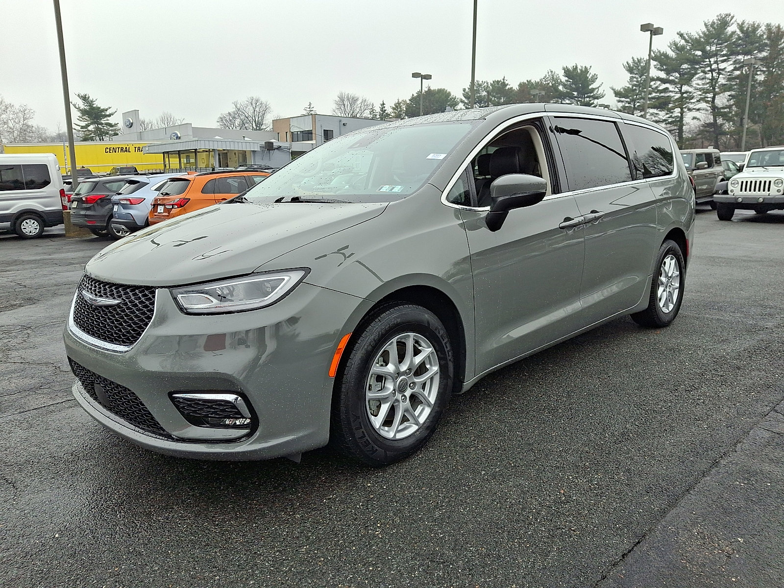 Used 2023 Chrysler Pacifica - photo 5