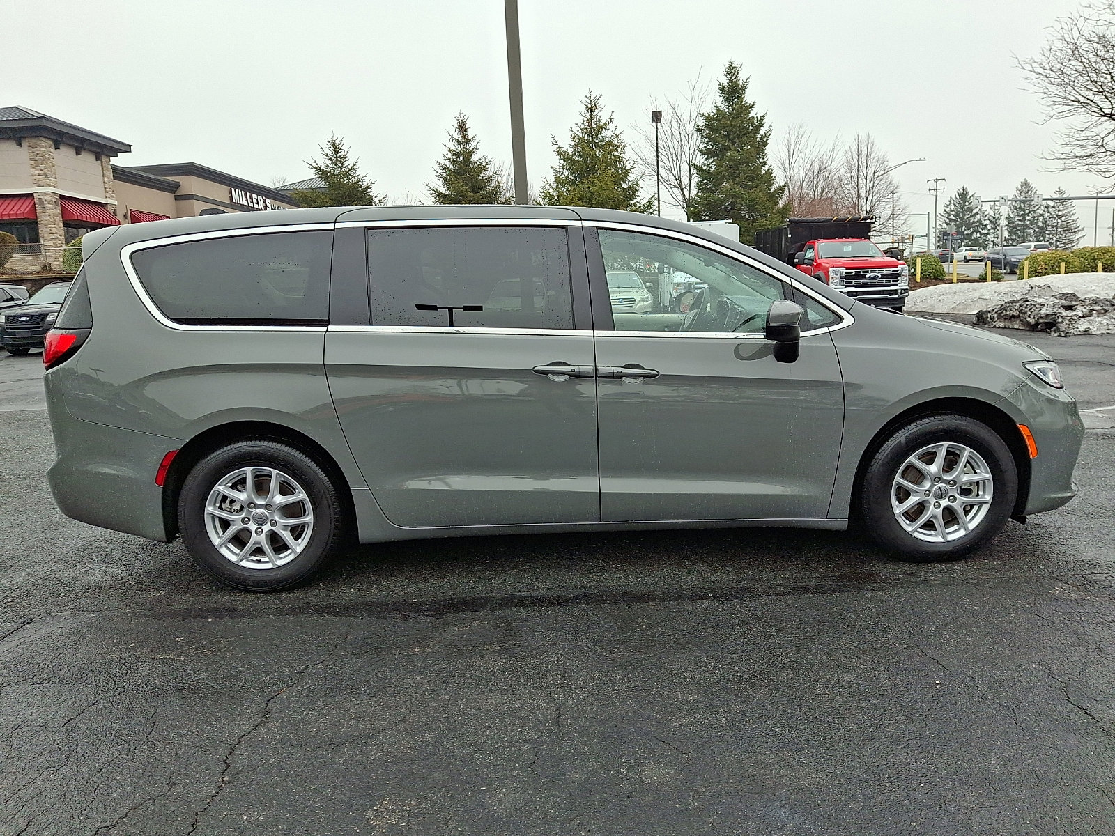 Used 2023 Chrysler Pacifica - photo 9