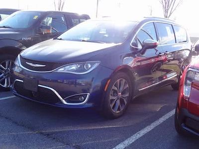 Used 2017 Chrysler Pacifica Limited Minivan for sale #HR628866A - photo 1