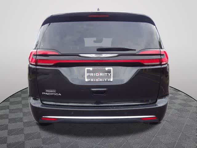 Used 2023 Chrysler Pacifica - photo 5