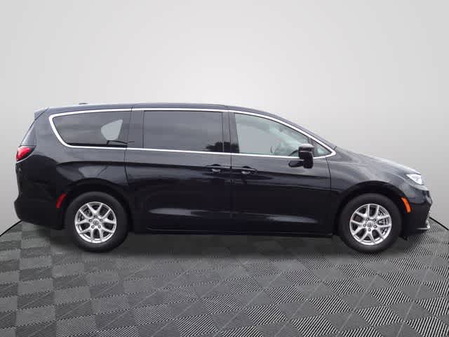 Used 2023 Chrysler Pacifica - photo 6