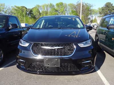 Used 2023 Chrysler Pacifica - photo 2