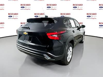 2024 Chevrolet Trax FWD SUV for sale #253012A - photo 2