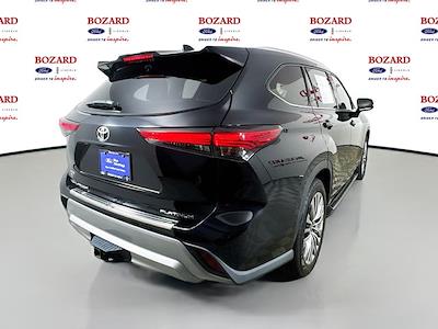 2021 Toyota Highlander FWD SUV for sale #253643A - photo 2