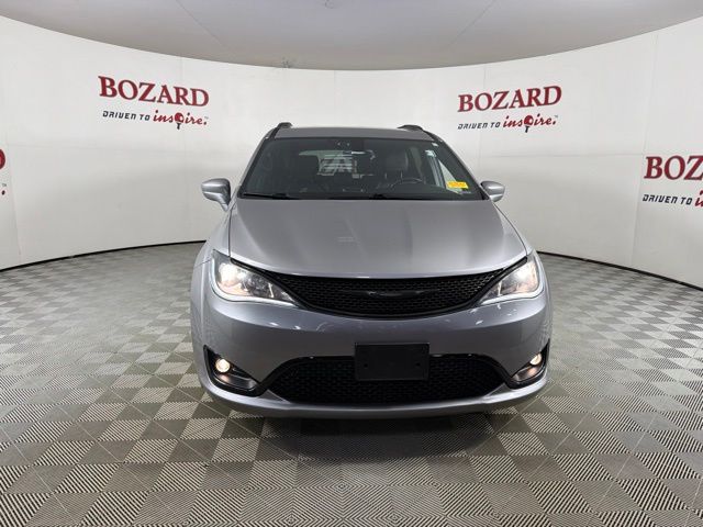 Used 2018 Chrysler Pacifica - photo 2