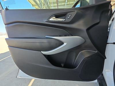 Used 2025 Chevrolet Trax - photo 1