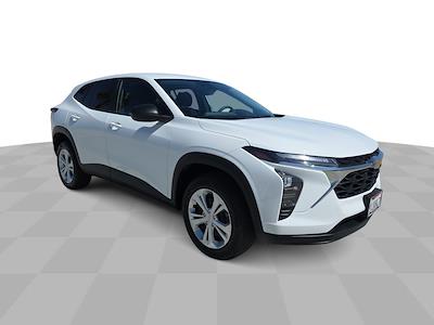 Used 2025 Chevrolet Trax - photo 1