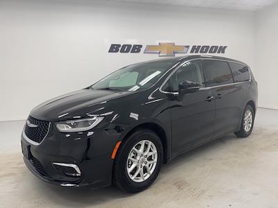 Used 2023 Chrysler Pacifica - photo 1