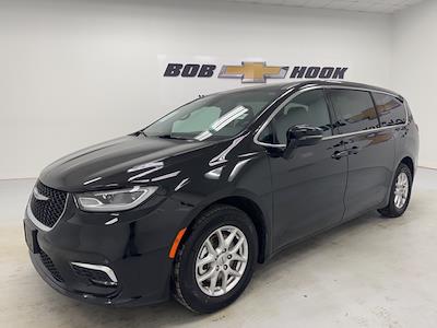 Used 2025 Chrysler Pacifica - photo 1