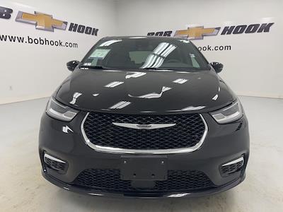 Used 2025 Chrysler Pacifica - photo 1