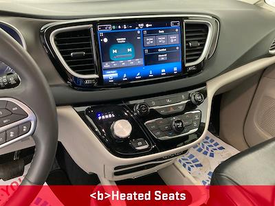 Used 2022 Chrysler Pacifica - photo 1
