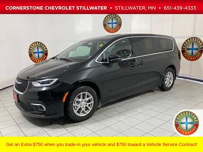 Used 2025 Chrysler Pacifica - photo 1
