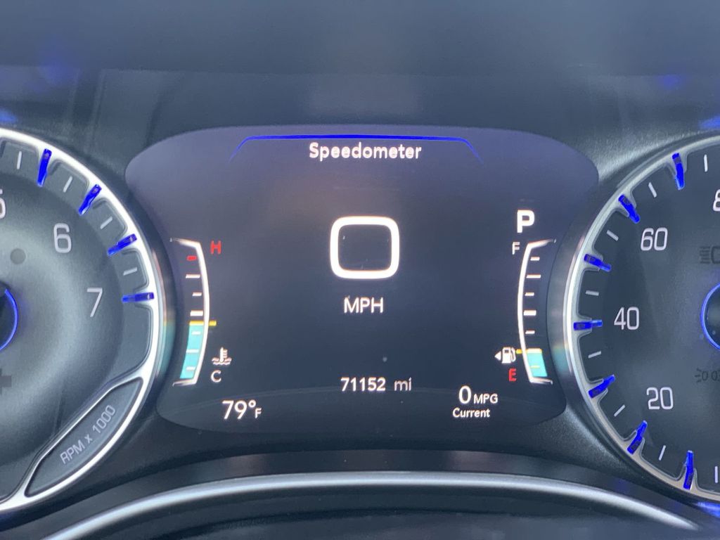 Used 2023 Chrysler Pacifica - photo 10