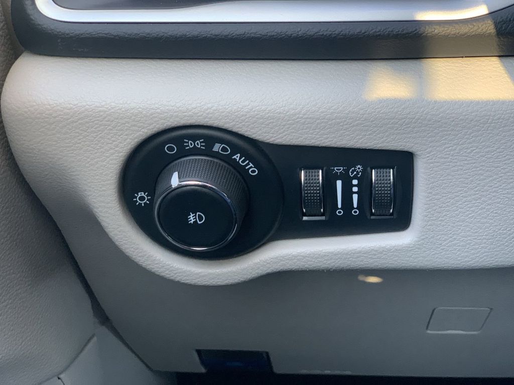 Used 2023 Chrysler Pacifica - photo 16