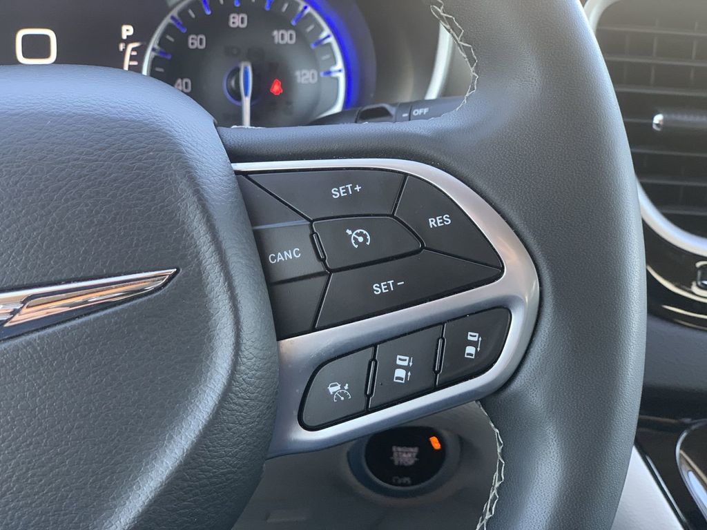 Used 2023 Chrysler Pacifica - photo 17